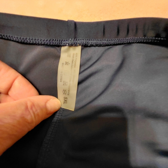 Top/Skirt Boy Shorts Swimsuit. Floral Navy 5X Never Worn. New Condition. - Picture 6 of 8